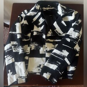 Women’s Blazer! Perfect to dress up or down. Wear in office or out on the town.